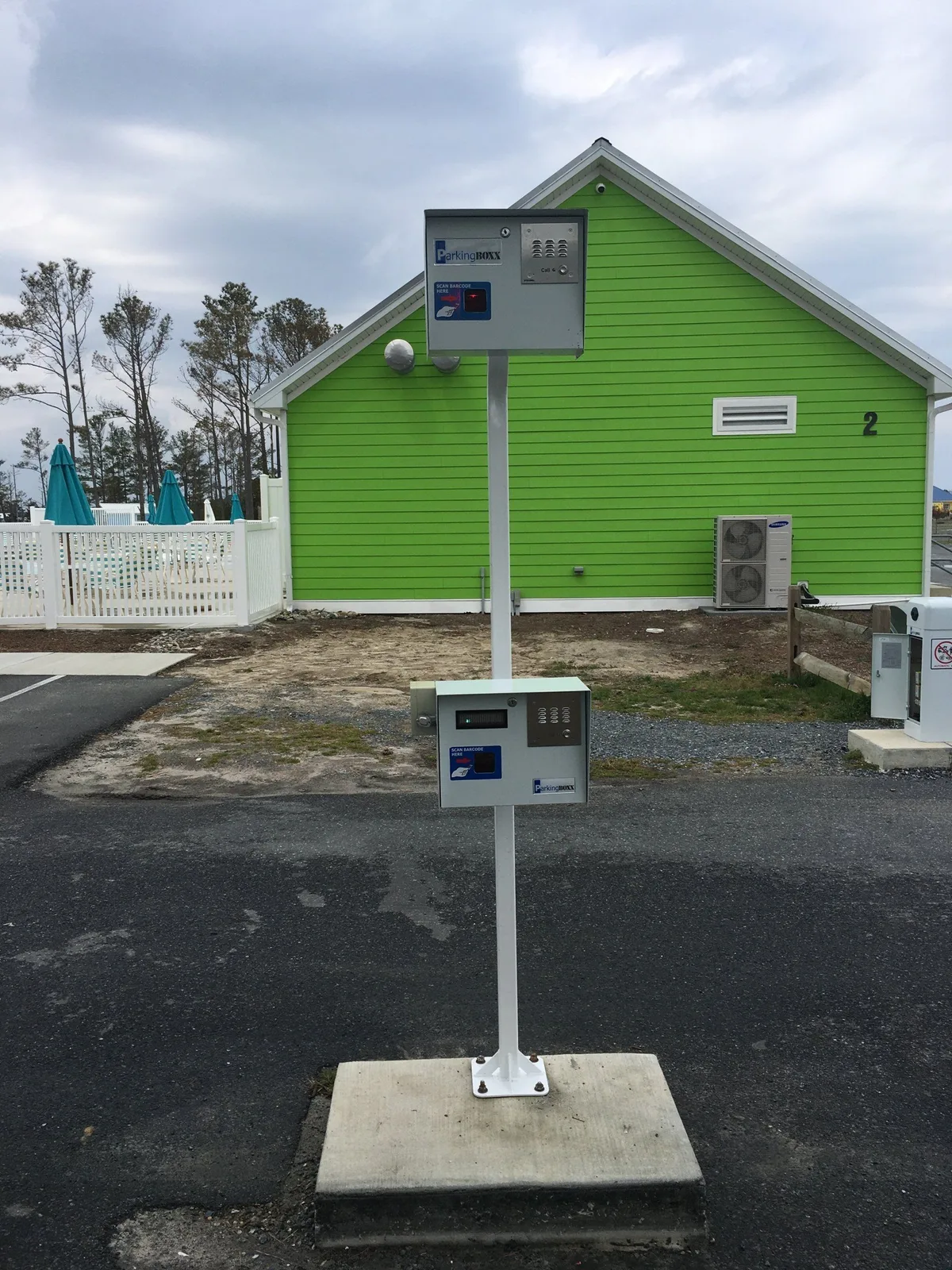 Parking BOXX gate arm at an RV park entrance